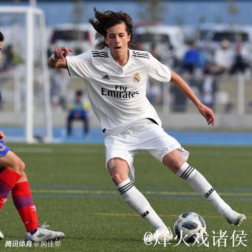 皇马官宣:5000万欧元签下本菲卡后卫A-卡雷拉斯 皇马官宣:5000万欧元签下本菲卡后卫A-卡雷拉斯